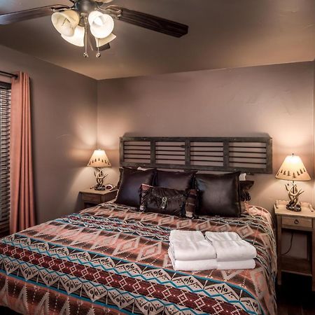 Fifth Dimension, 2 Bedrooms, Wifi, Hot Tub, Game Table, Grill, Sleeps 4 Рюидозо Екстериор снимка