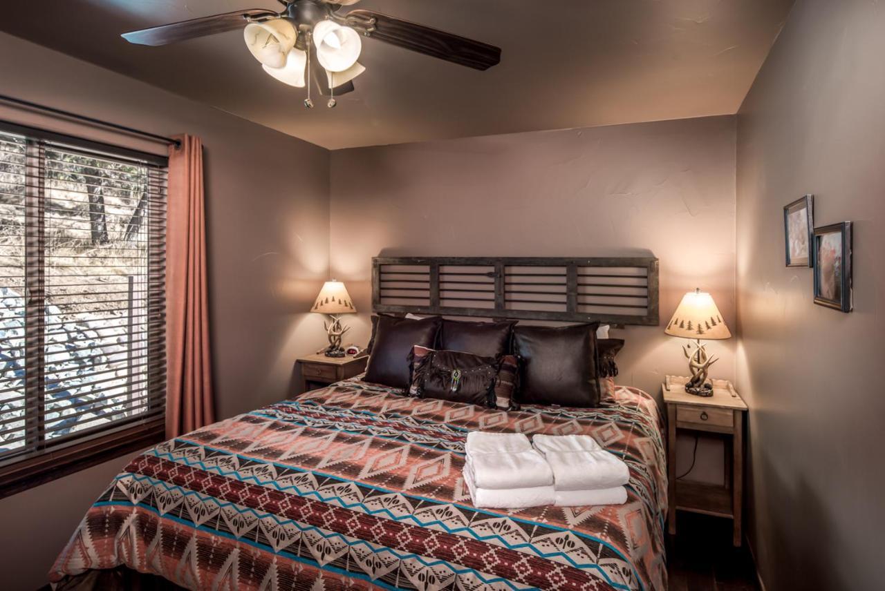 Fifth Dimension, 2 Bedrooms, Wifi, Hot Tub, Game Table, Grill, Sleeps 4 Рюидозо Екстериор снимка