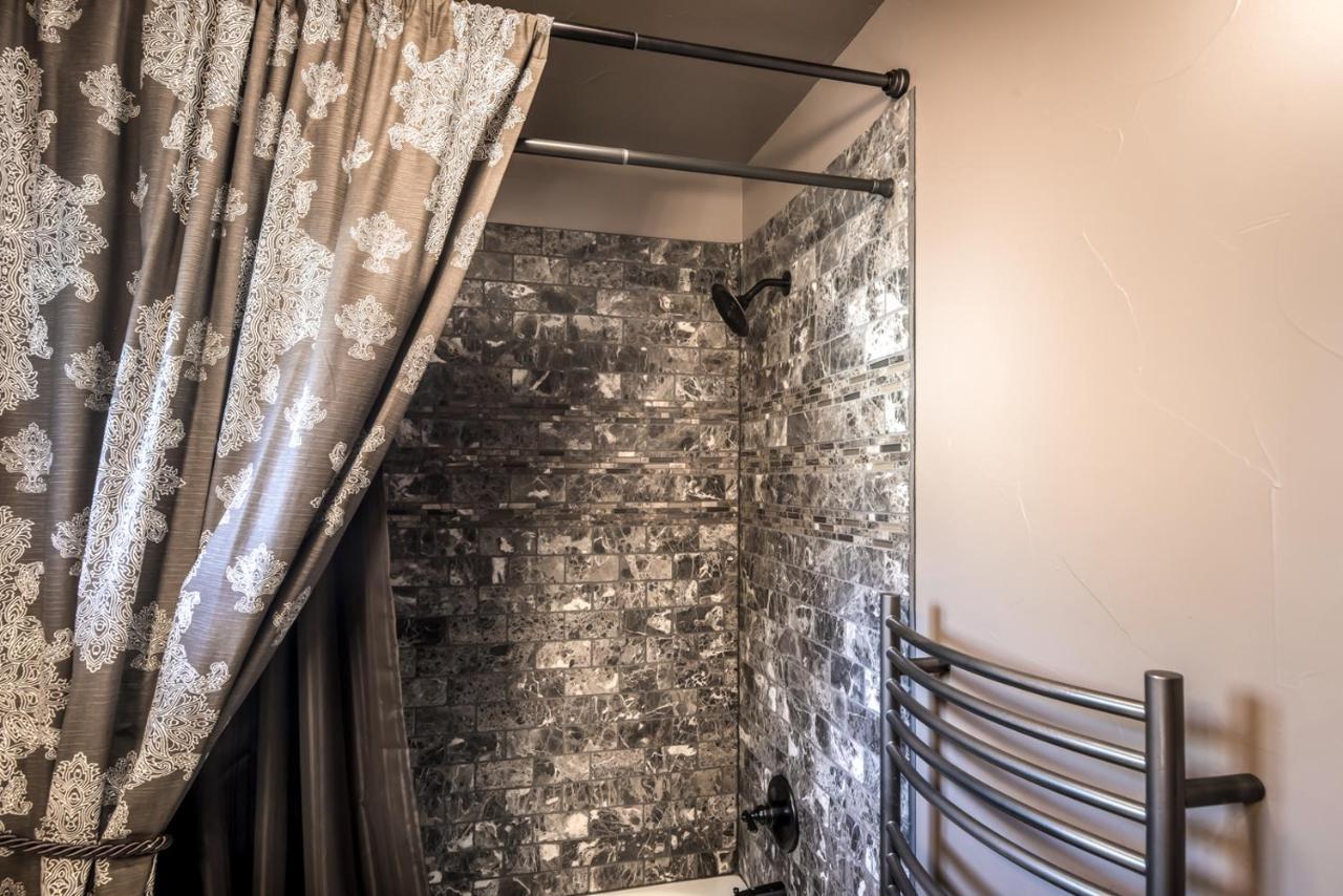 Fifth Dimension, 2 Bedrooms, Wifi, Hot Tub, Game Table, Grill, Sleeps 4 Рюидозо Екстериор снимка