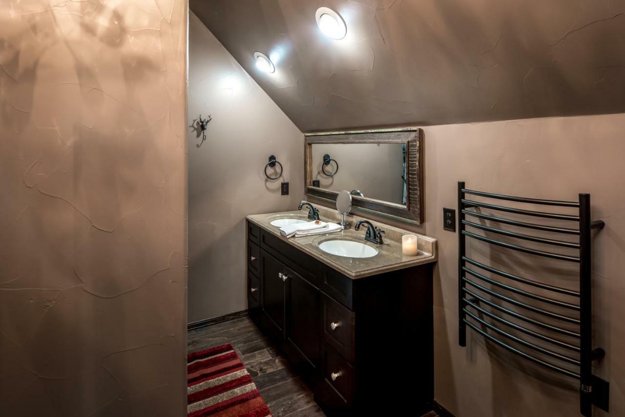 Fifth Dimension, 2 Bedrooms, Wifi, Hot Tub, Game Table, Grill, Sleeps 4 Рюидозо Екстериор снимка